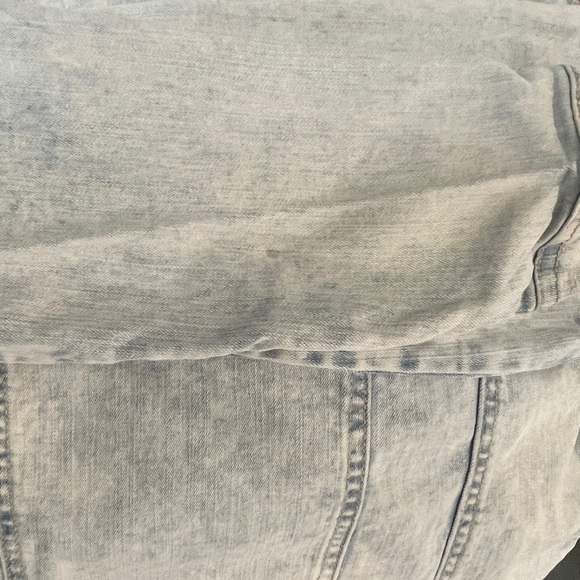 Maurices Oversized Boyfriend Denim Jacket Acid Wash Raw Hem Stretchy Medium - Picture 8 of 8